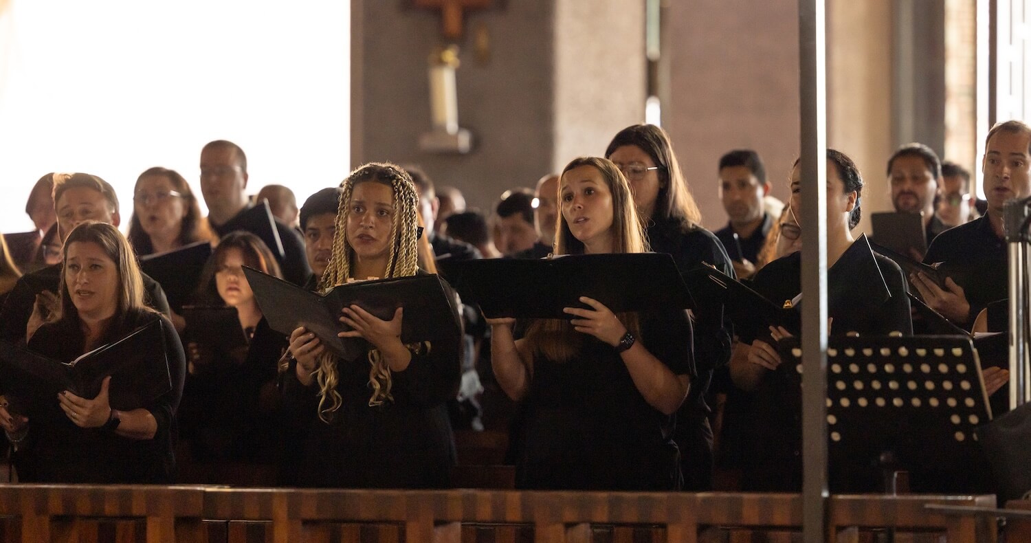 The Benedict XVI Choir singing the Mass of the Americas